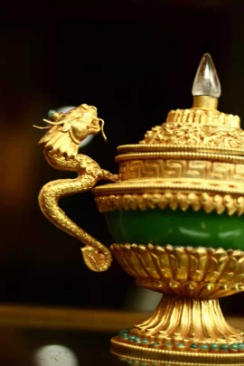 Pot de l&rsquo;offrande rituelle de riz tibétain