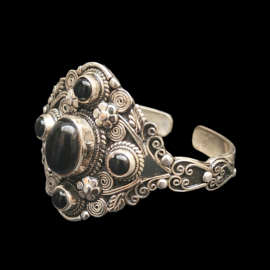 Pulsera de plata esterlina con engaste de piedra
