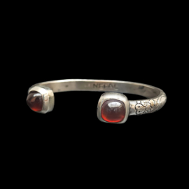 Pulsera de plata esterlina con engaste de piedra
