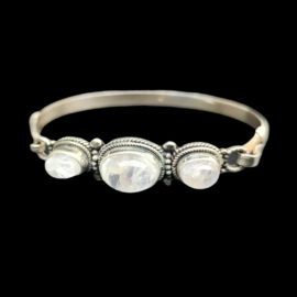Pulsera de plata esterlina con incrustación de piedra única