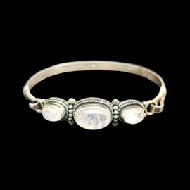 Pulsera de plata esterlina con incrustaciones de piedra