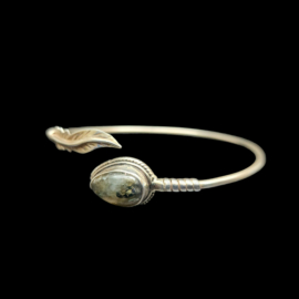 Pulsera de plata esterlina con engaste de piedra