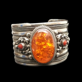 Pulsera de plata con engaste de piedra