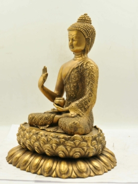Statue du Bouddha Amoghasiddhi faite à la main