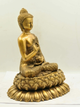 Statue du Bouddha Amoghasiddhi faite à la main