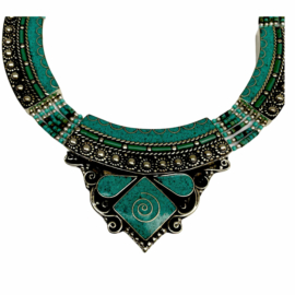 Collier tribal népalais en métal avec insert de pierre