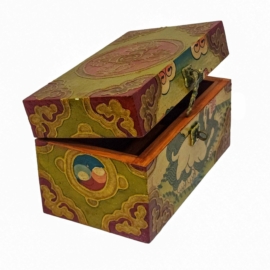 Caja ritual de madera tibetana con pintura a color