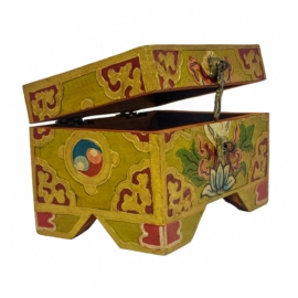Boîte rituelle tibétaine en bois avec peinture colorée