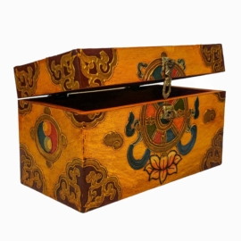 Boîte rituelle tibétaine en bois pour objets sacrés