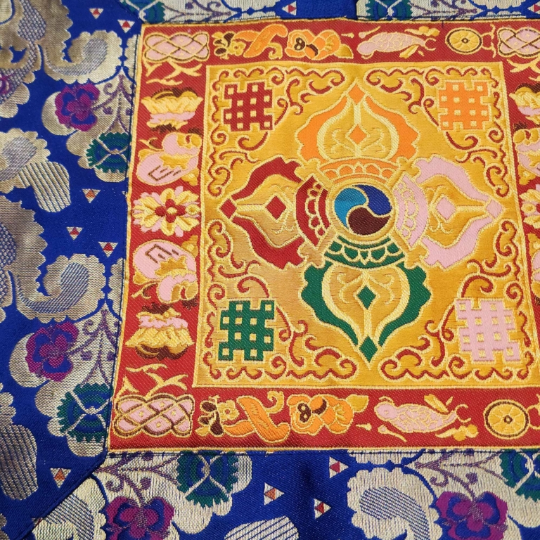 Napperon en brocart de Cochin avec double dorje