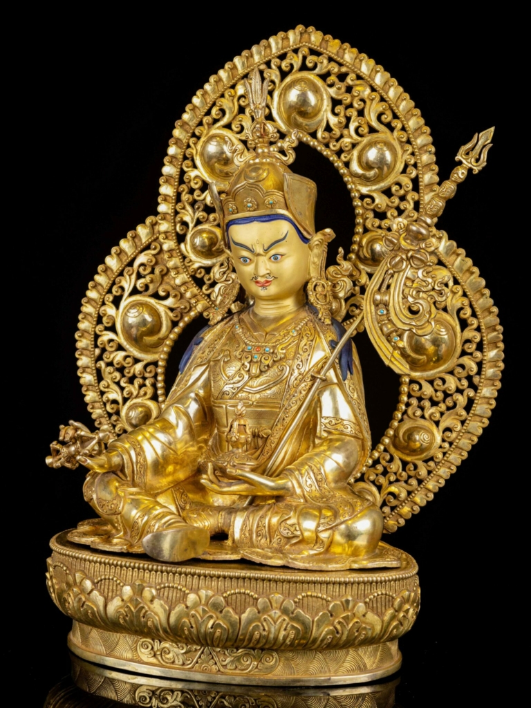 Statue de Padmasambhava en cuivre magistralement façonnée - Symbole de sagesse et d'illumination