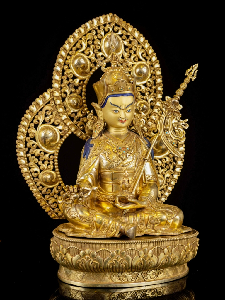 Statue de Padmasambhava en cuivre magistralement façonnée - Symbole de sagesse et d'illumination