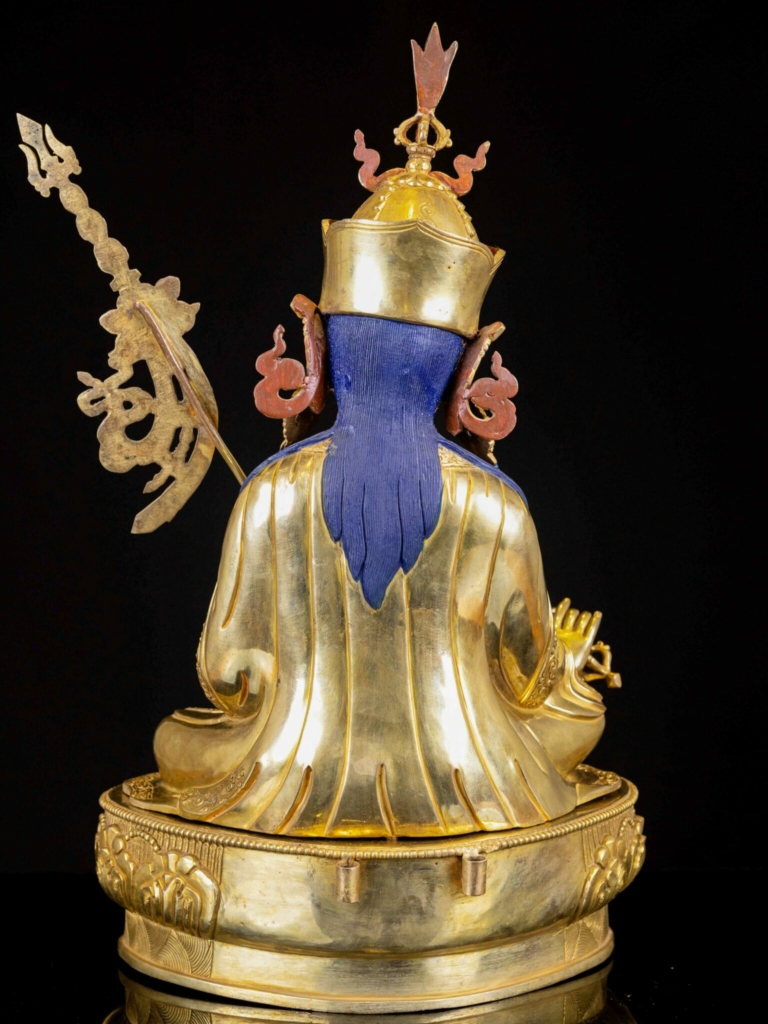 Statue de Padmasambhava en cuivre magistralement façonnée - Symbole de sagesse et d'illumination
