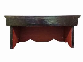 Table rituelle en bois tibétaine avec des motifs de lion