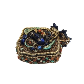 Boîte en argent tibétaine Ghau avec décor de Guru