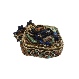 Boîte en argent tibétaine Ghau avec décor de Guru