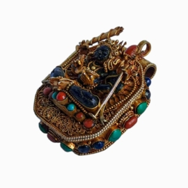 Boîte Ghau tibétaine en argent avec plaquage en or de Manjushri
