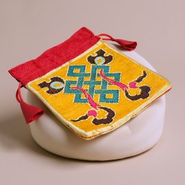 Handmade in Nepal by skilled artisans, this mala bag features the Endless Knot symbol, embodying the interconnectedness of life while safeguarding your mala beads with care.