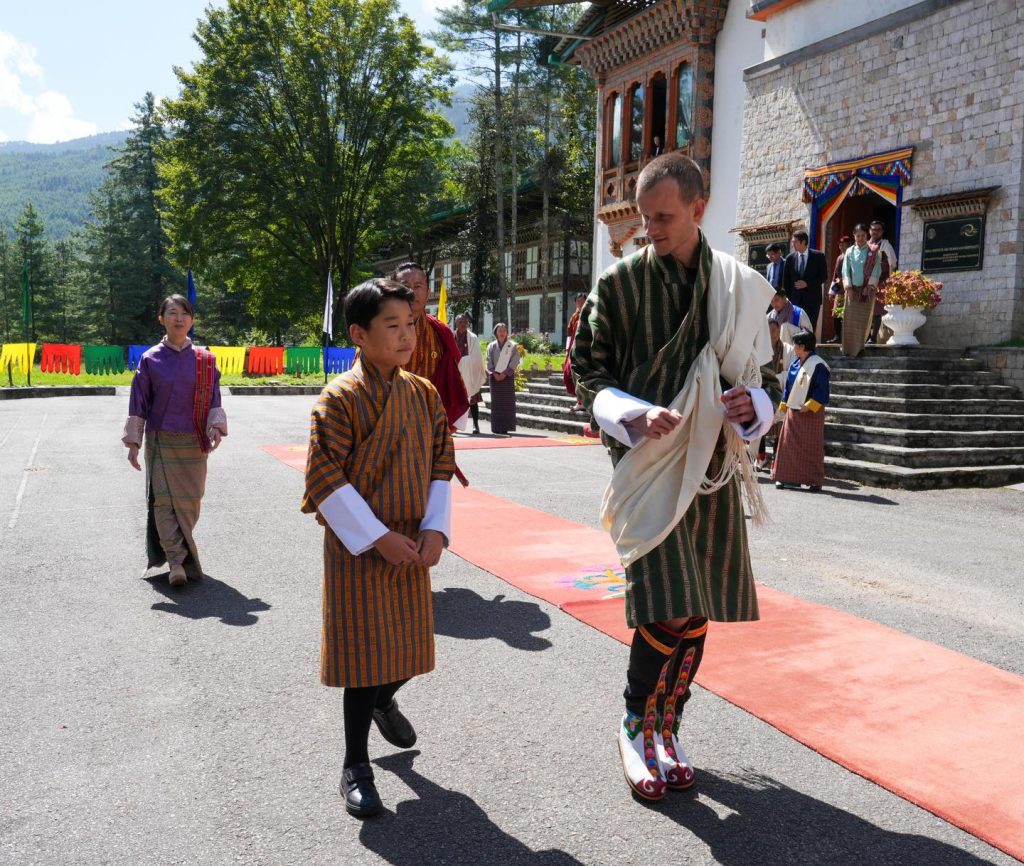 Vitalik Buterin meets with leaders of Bhutan, heir to the throne becomes first digital citizen