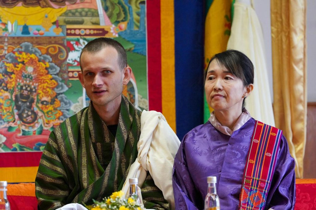 Vitalik Buterin meets with leaders of Bhutan, heir to the throne becomes first digital citizen